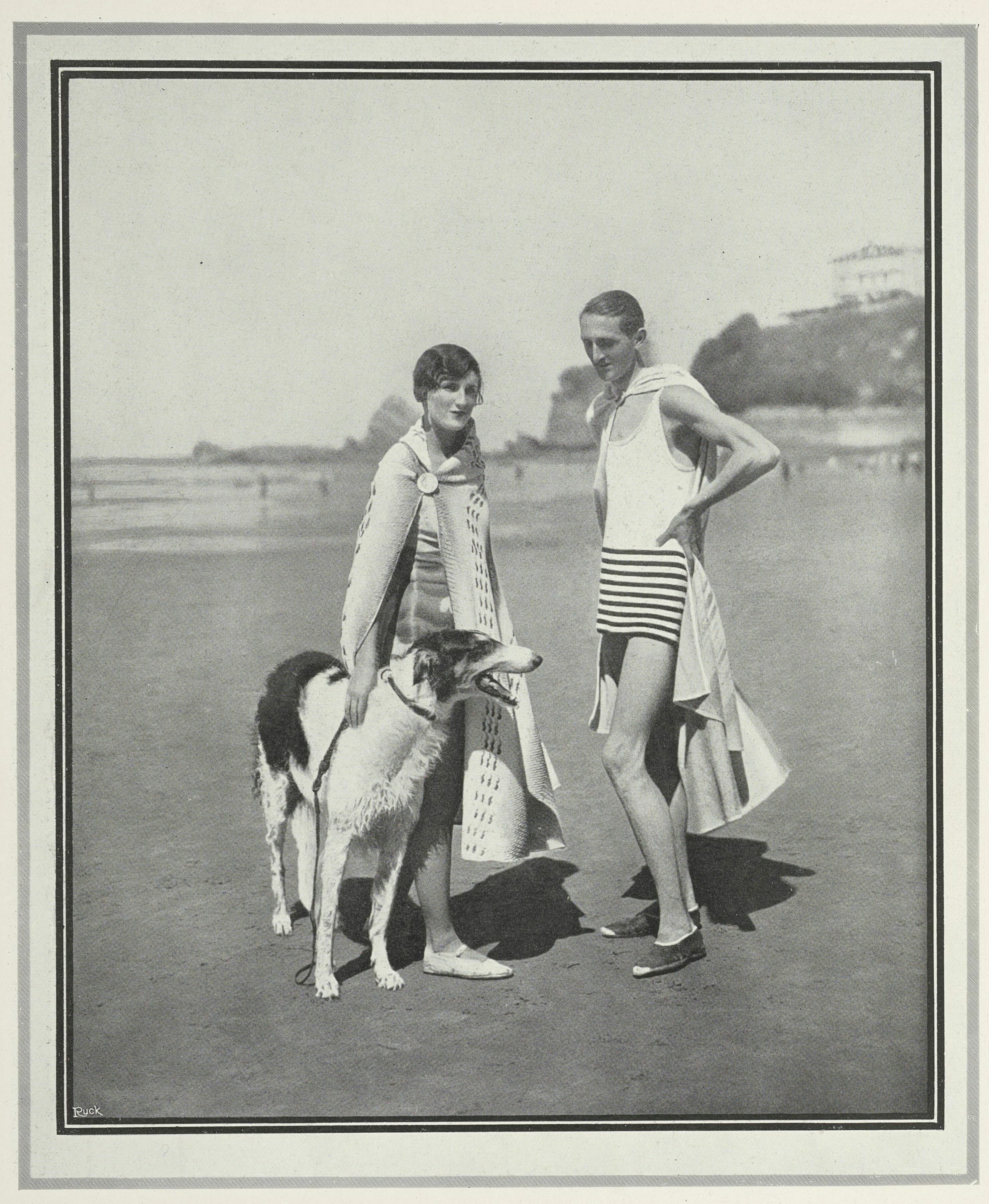 M et Mme Didier sur la plage des basques femina Octobre 1928 FOL Z 876 1928 page 32