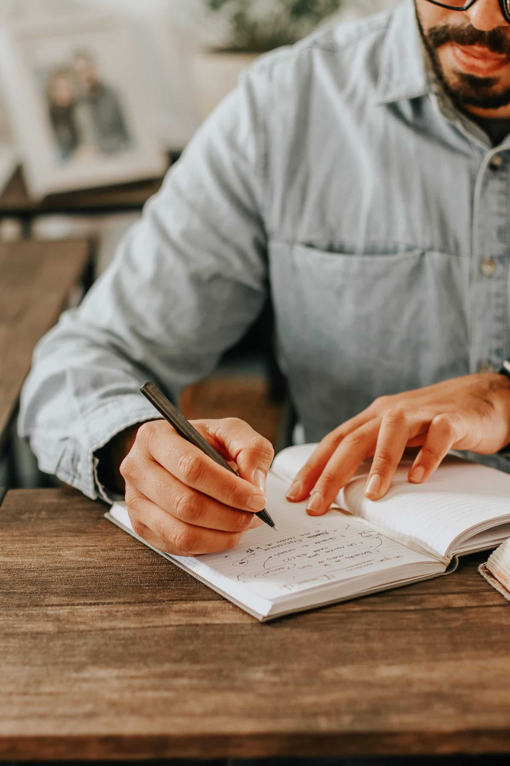 Boek schrijven fa barboza unsplash