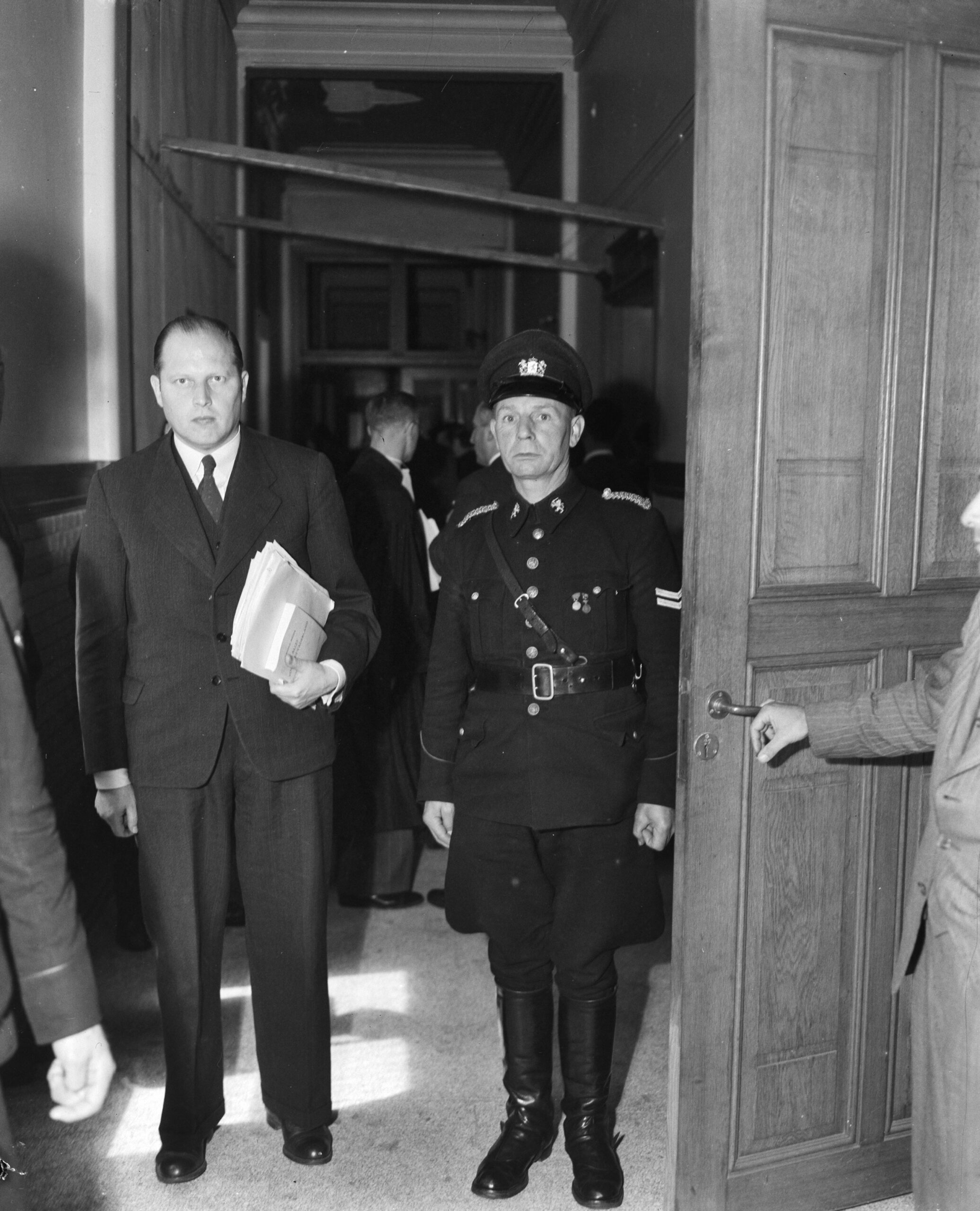 Rechtszaak Arnold Meijer Arnold Meijer verlaat het gerechtsgebouw in Den Bosch Bestanddeelnr 901 8073
