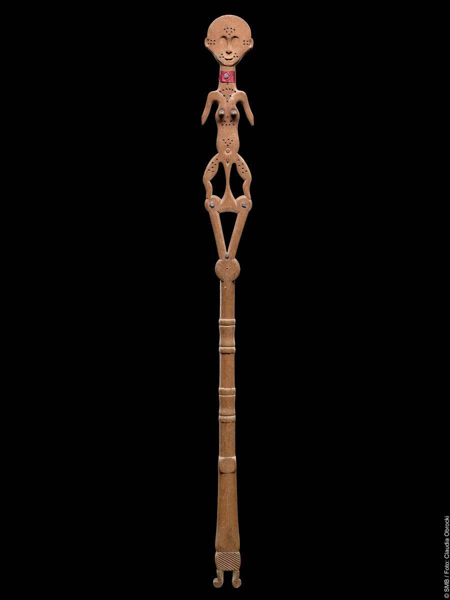Suriname Staf met een vrouwenfiguur Collectie Staatliche Museen zu Berlin Claudia Obrocki