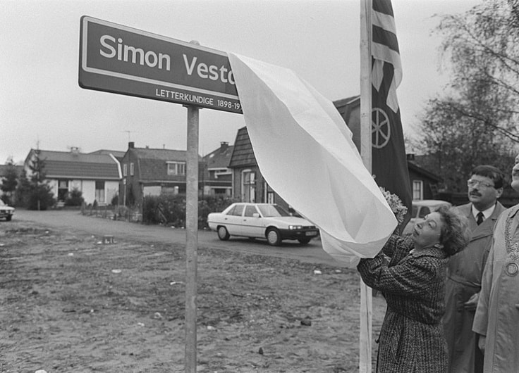 800px Straatnaambord Vestdijkhof in Doorn onthuld door mevrouw mr A C M Ve Bestanddeelnr 933 8152