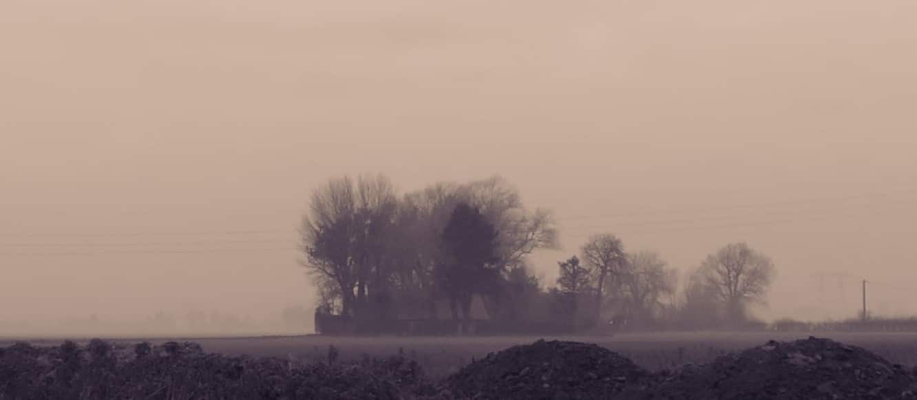 III-6-Eerste-etappe-Buisscheure-Abeele-Straete-zicht-op-boerderij-tussen-bomen