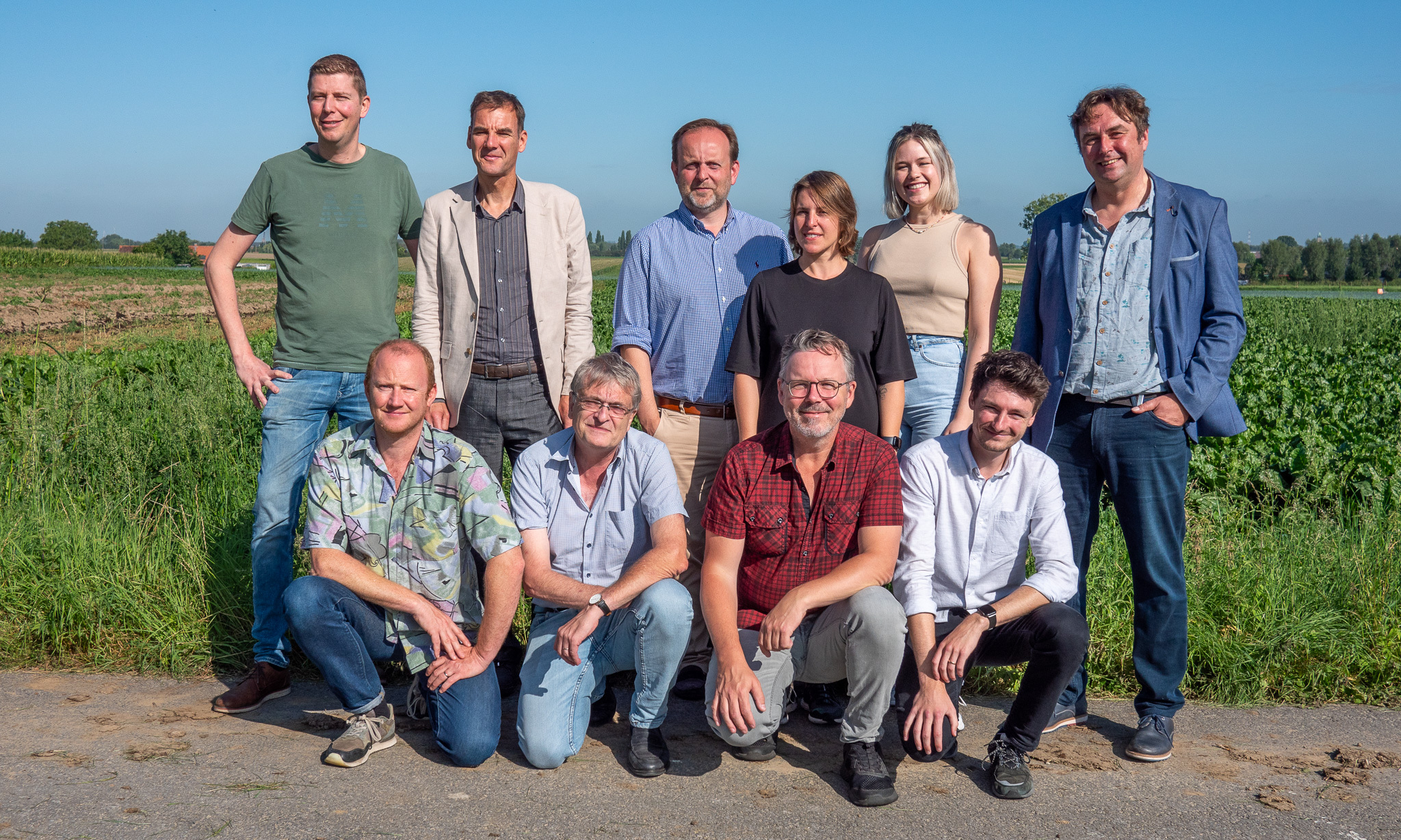 de lage landen de lage landen zoekt helpende handen - de lage landen